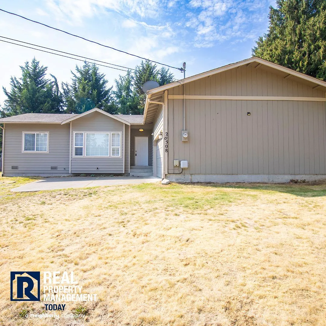 Charming 3-Bedroom Bonney Lake Home with Large Yard & 2-Car Garage — Photo 2