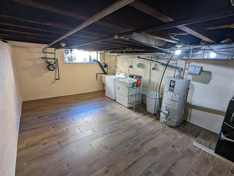 1048 Tree St — Photo 9