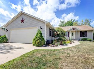 407 High Ridge Ln, Black Creek, WI 54106