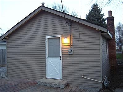 2nd image of 2858 Collier St