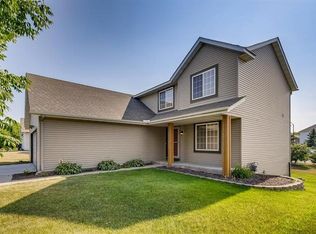 2134 Omega Dr, Shakopee, MN 55379