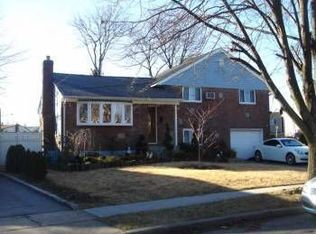 184 Vincent Dr, East Meadow, NY 11554