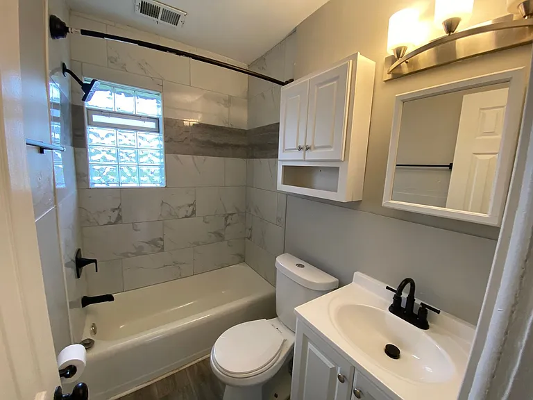 Ranch Apartment Homes in Great Troy Location — Photo 36