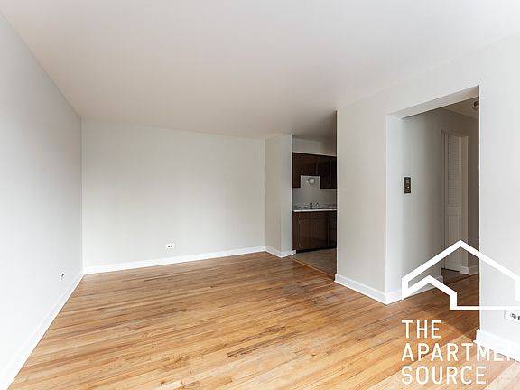 3rd image of 5909 N Kenmore Ave APT 402