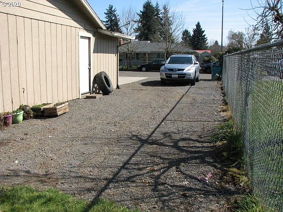 5th image of 9500 NE 88th Ave
