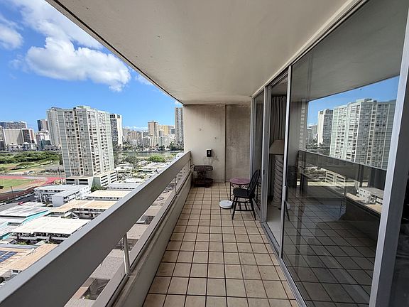 3rd image of 555 University Ave APT 1900