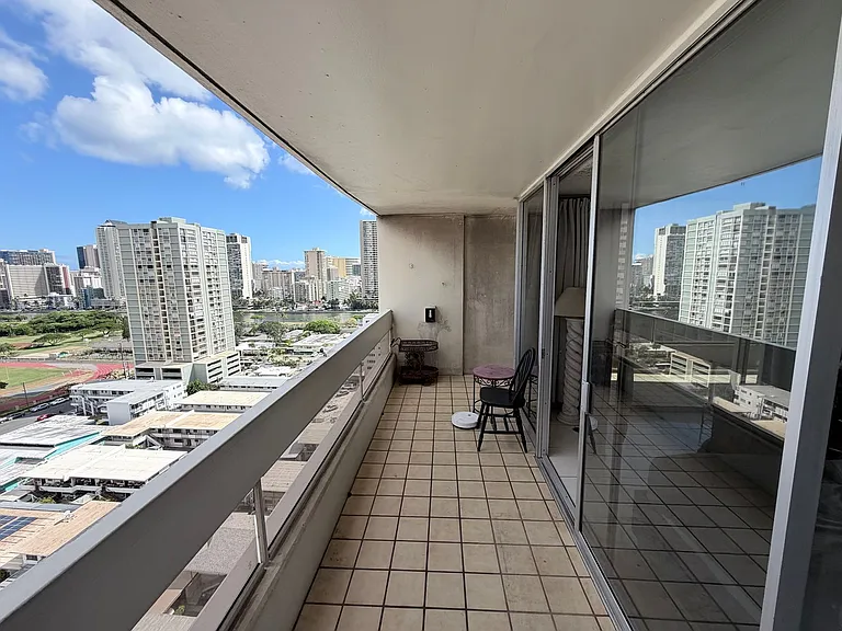 555 University Ave #1900 — Photo 3