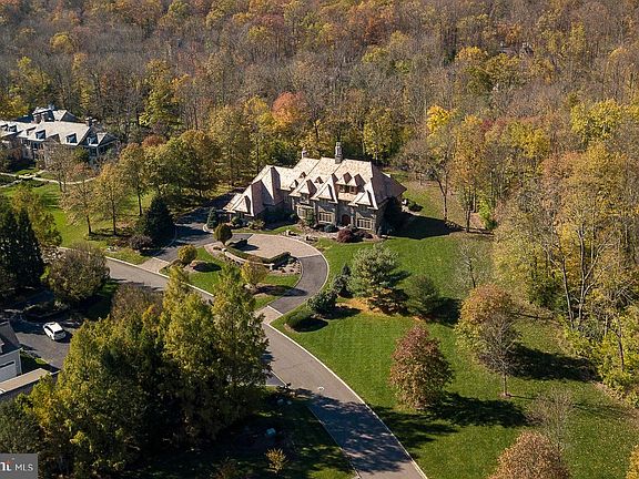 3rd image of 18 Katies Pond Rd