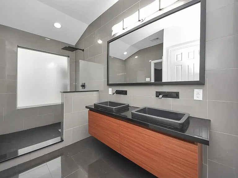 10062 Hillside Bayou Dr — Photo 30