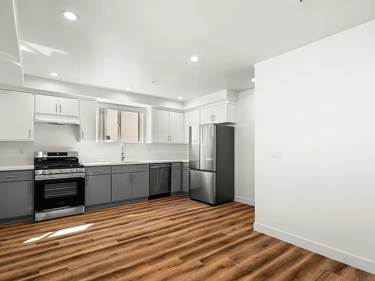 3909 W Mont Clair St — Photo 5