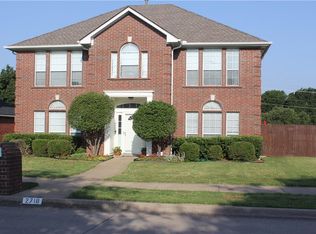 2718 Coventry Ln, Carrollton, TX 75007