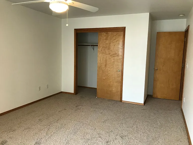 3246 N Mitchell St — Photo 9