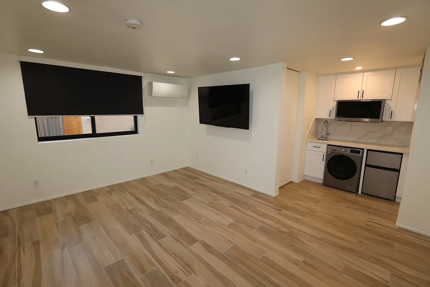 Studio, 300 sqft, $2,000 — Photo 1
