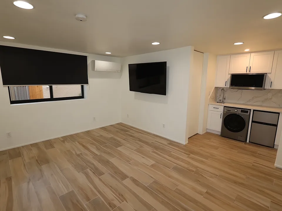 1528 Bluebird Ln