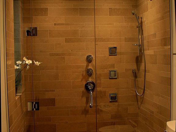 Bathroom with full body jets