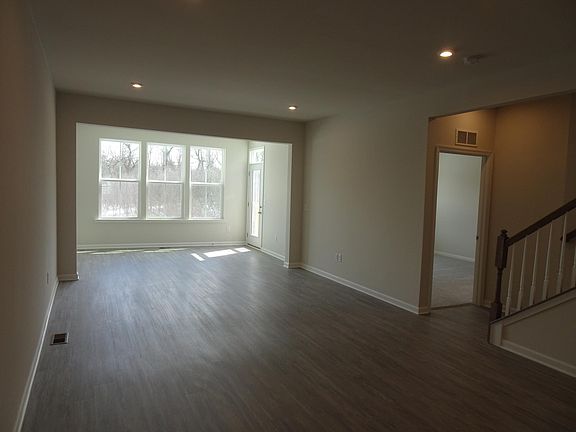 4th image of 185 Andstone Cir