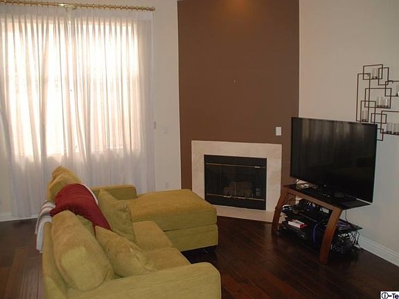 5th image of 2256 Montrose Ave Unit 8