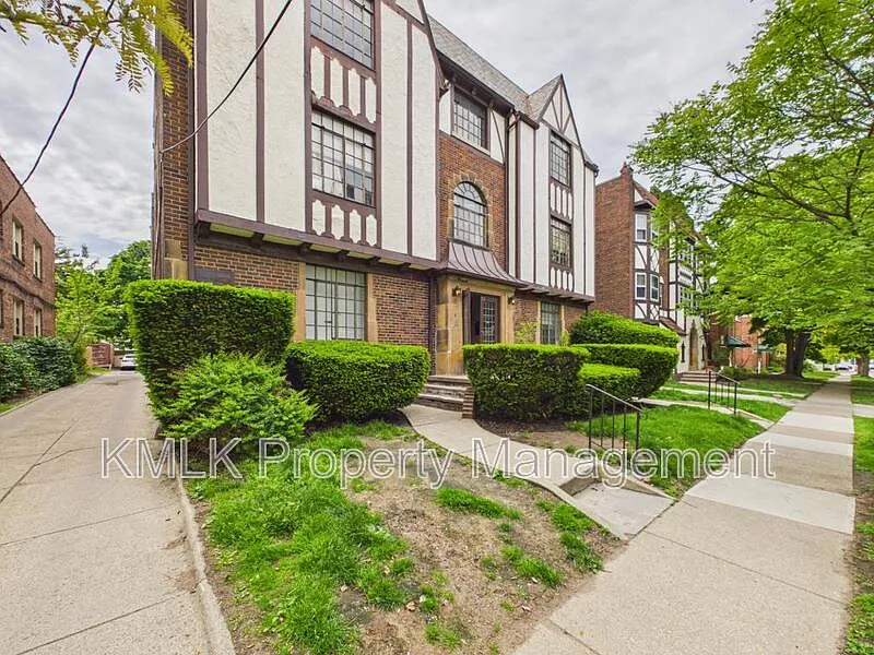 1352 Kenilworth Ave