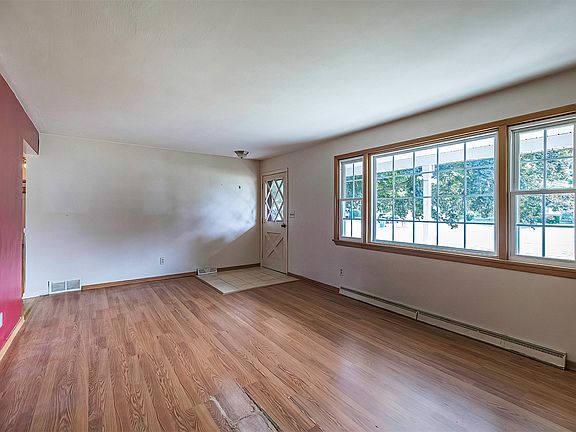 4th image of 1890 Apple Dr