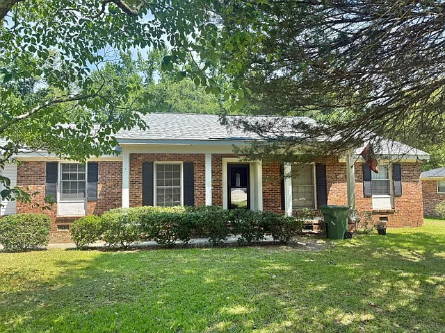 2527 Kingston Dr — Photo 2