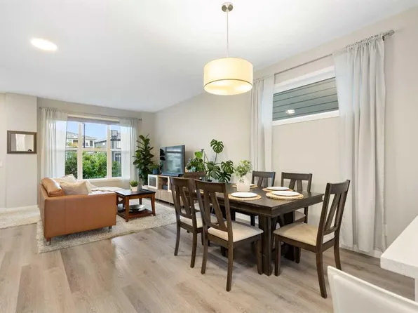 1021 W Mahogany Blvd SE, Calgary, AB T3M 3E4