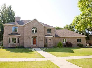2715 Lilac Ln N, Fargo, ND 58102