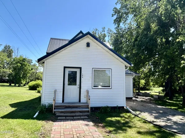 104 1st St E, Hunter, ND 58048