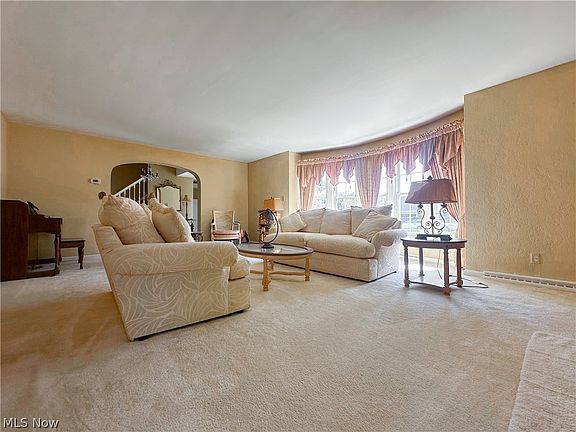 5th image of 458 Hogarth Ave