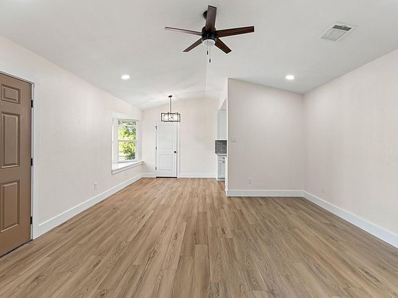 5th image of 10808 Ridgeway St