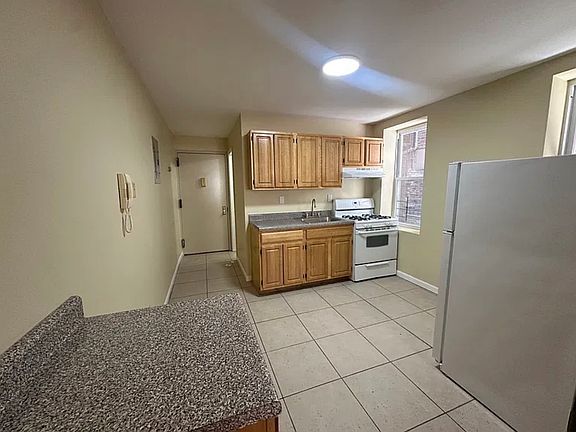 3rd image of 37 3rd Ave E