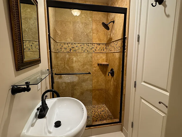 1190 Laguna Dr — Photo 6