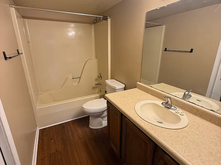 2624 W C St — Photo 12