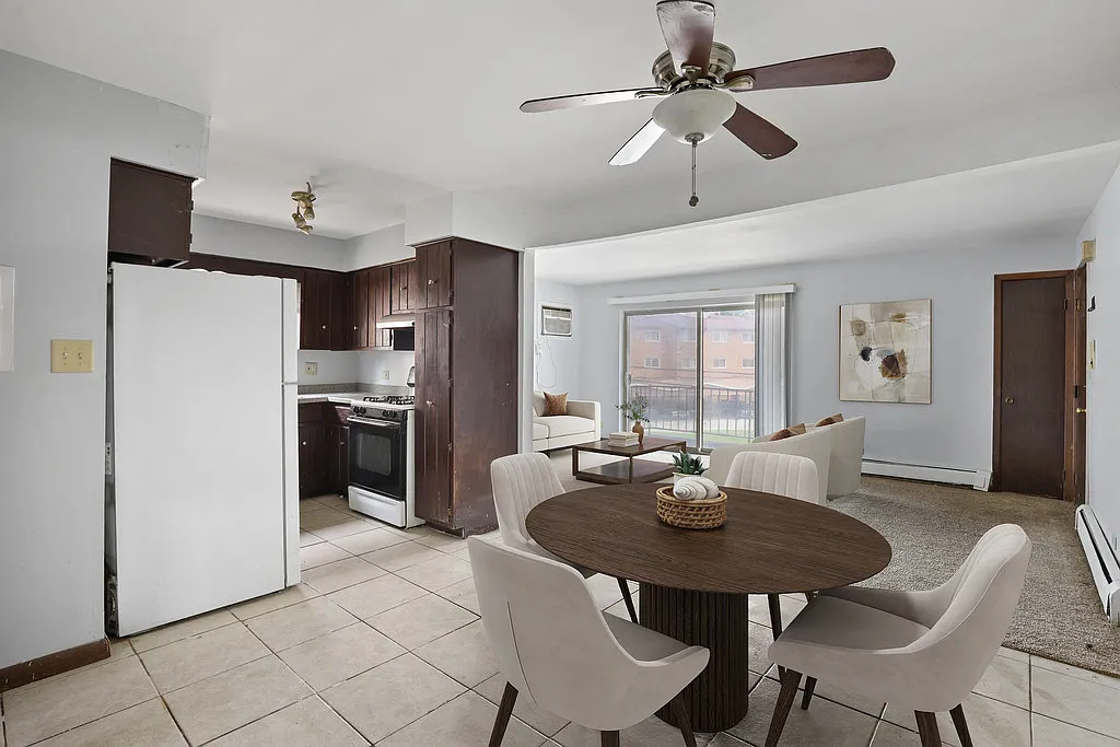 2 bed, 900 sqft, $1,500 — Photo 3