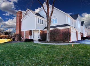 695 Monroe Dr, Lindenhurst, IL 60046