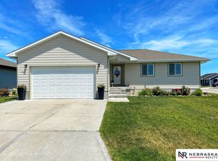 415 Buffalo Grass St, Grand Island, NE 68803
