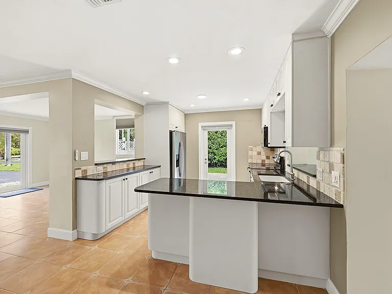 2811 NE 16th St — Photo 22