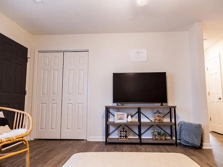 115 E Glenwood Ave #2 — Photo 3