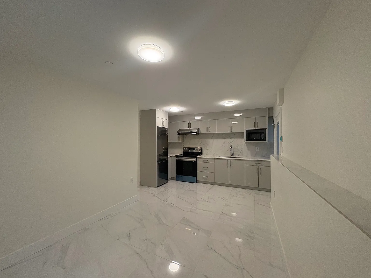 2 bed, 800 sqft, $1,950 — Photo 1