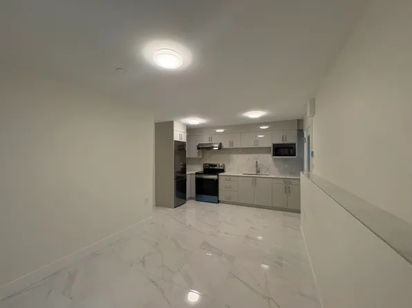 2422 E 53rd Ave, Vancouver, BC V5S 1V8