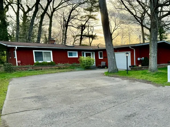 1409 Water Ct, New Buffalo, MI 49117