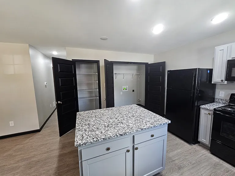 328 Edwards Ave — Photo 5