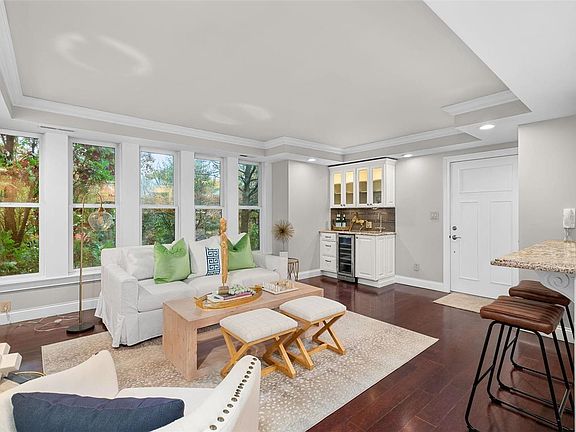 4th image of 7527 Oxford Dr APT 2-E