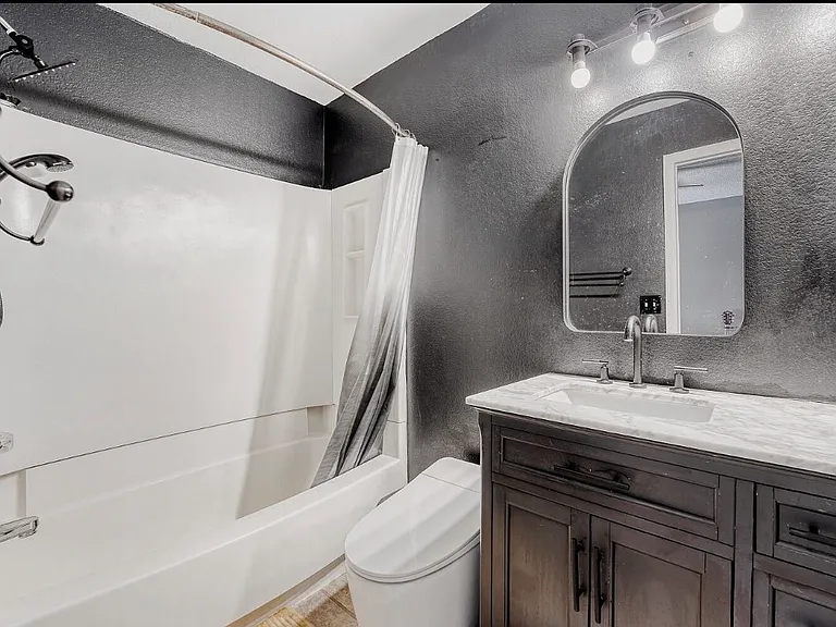 2624 S Gibralter St — Photo 4