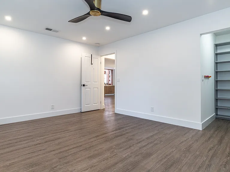 1873 Wildwood Ln N — Photo 24