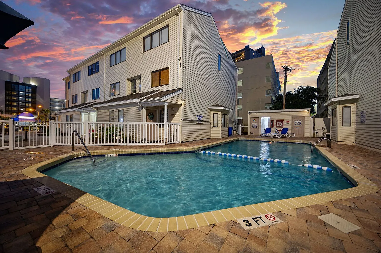 3 bed, 2.0 bath, 1345 sqft, $4,410 — Photo 2