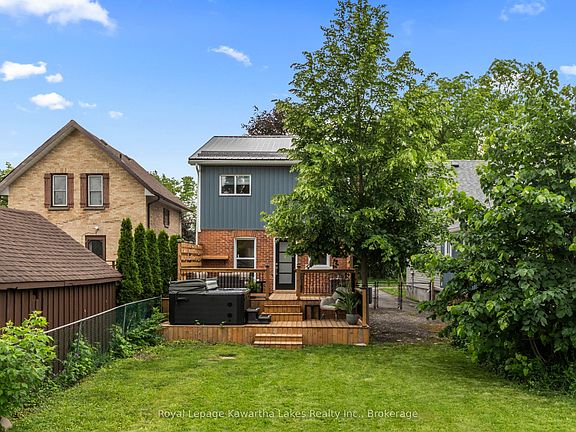 2nd image of 32 Simcoe St