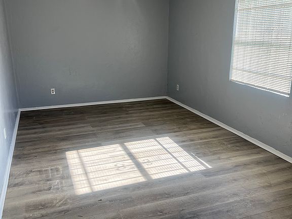 4th image of 2220 W 2nd St Unit 2