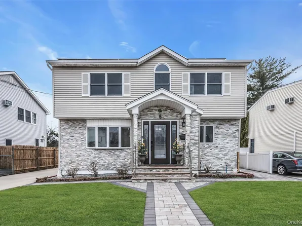 5 Malone Street, Hicksville, NY 11801