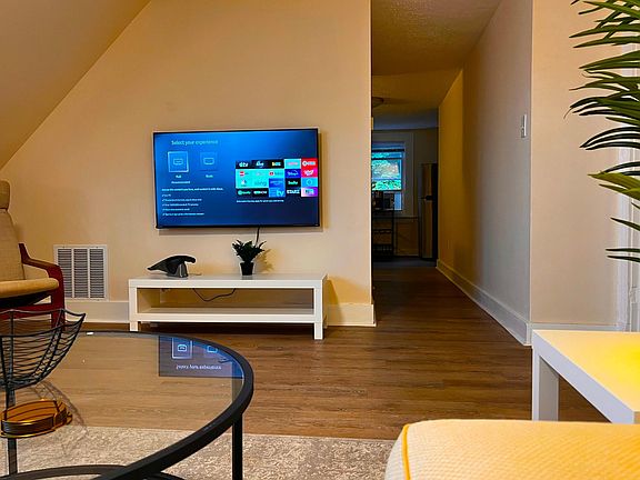 2nd image of 230 Portsea St #3