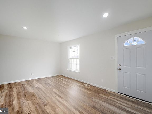 3rd image of 830 Oyster Bay Hbr